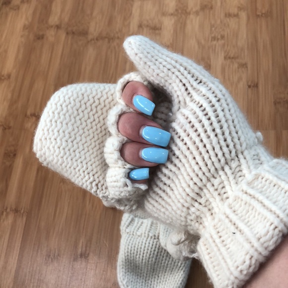 Juicy Couture Mittens - Picture 3 of 7